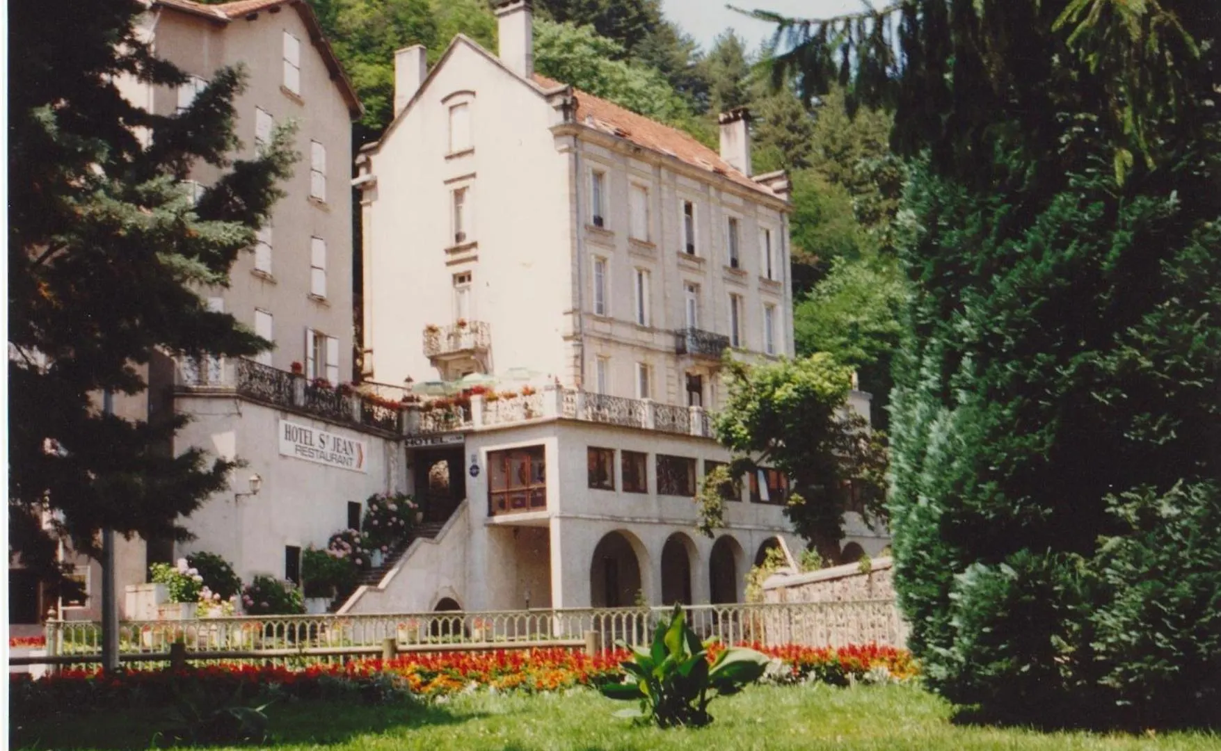 Hotel Saint Jean contacts